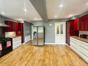 Kitchen- click for photo gallery